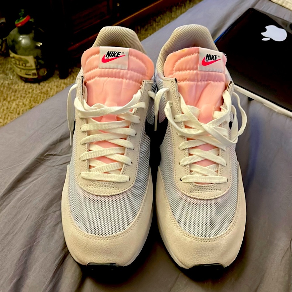 Nike Tailwind 79 PRIDE “Be True”